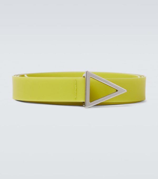 Triangle buckle belt