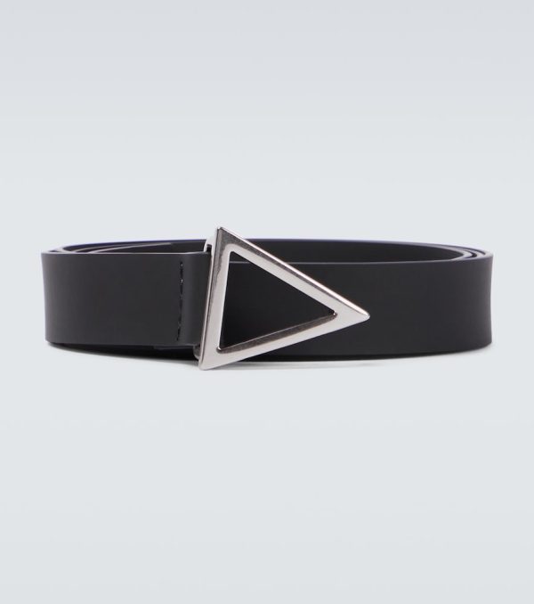 Triangle-buckle belt