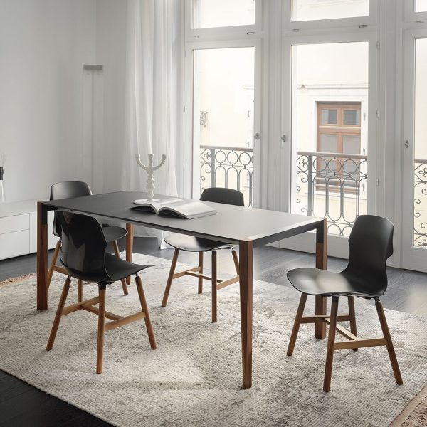 Horm & Casamania - Tango Extendable Dining Table - Walnut/Black